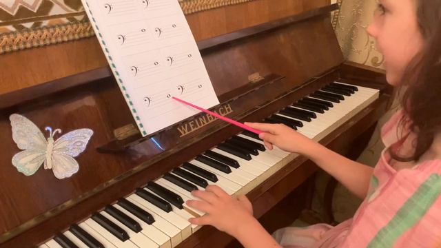 Liza. Показать, назвать, сыграть ноты басового ключа малой октавы. смотреть онлайн