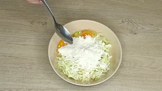 Быстрый и легкий рецепт из капусты / минимум ингредиентов / перекус на завтрак, обед или ужин смотреть онлайн