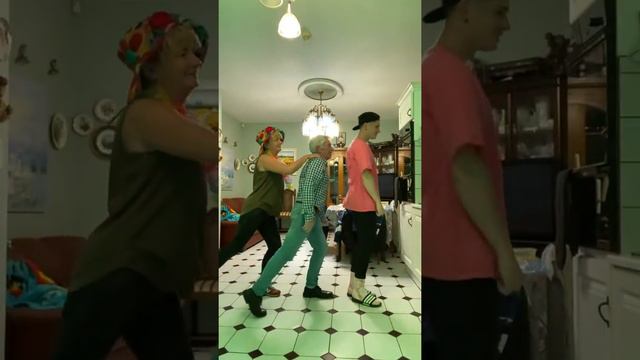 The Conga Challenge 💃🏻😂 🤣 смотреть онлайн
