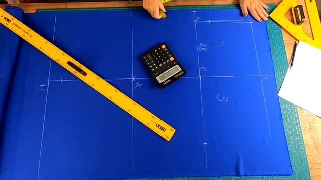 Брюки Мом. Модные брюки без боковых швов и вытачек. Раскрой за 20 минут сразу на ткани.mp4 смотреть онлайн