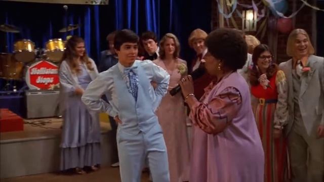 Fez dancing to I will survive смотреть онлайн