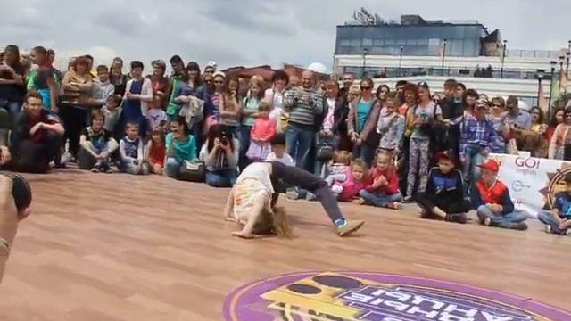 МОДНЫЕ ТАНЦЫ \ БРЕЙКИНГ НАЧИНАЮЩИЕ 1\8 \ BGIRL ANYA смотреть онлайн