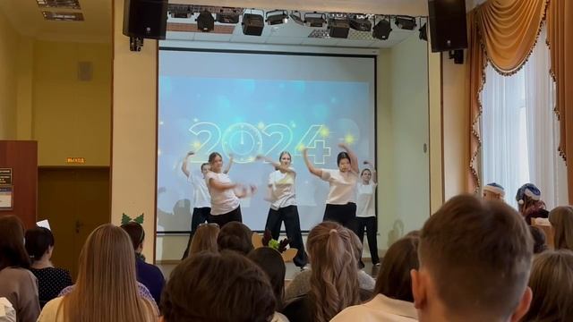 С Новым годом!4 смотреть онлайн