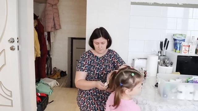 ОДНА НА ХОЗЯЙСТВЕ, ПРОДОЛЖАЮ ПАХАТЬ НА 10 ДЕТЕЙ... смотреть онлайн