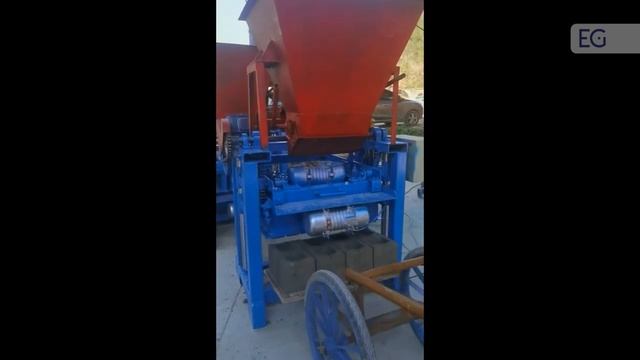 Полуавтоматический станок для производства пескоблоков DF4-35A смотреть онлайн