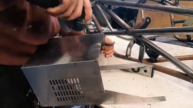 Homemade MINI 4x4 Buggy part 3 [drivetrain and engine] смотреть онлайн