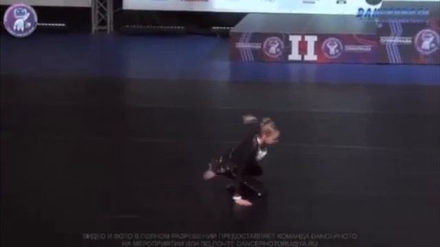 Алиса Пчелинцева выступает на XIX Всемирной танцевальной Олимпиаде Москва, май 2023 года смотреть онлайн