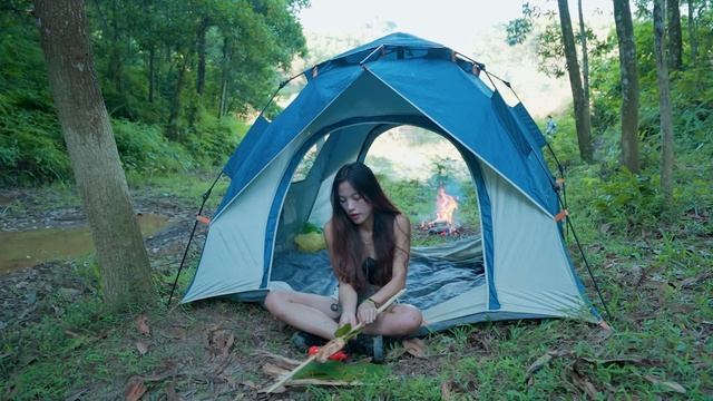 YOUNG GIRL SOLO CAMPING • CAMPING IN HEAVY RAIN • RELAXING AND SLEEPING WITH RAIN SOUNDS • ASMR смотреть онлайн