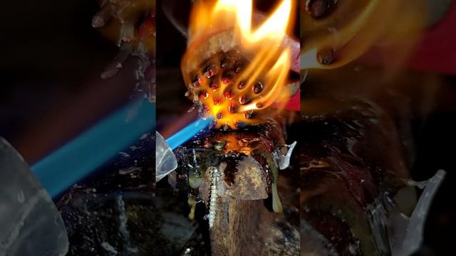 Как заточить сразу много карандашей с помощью горелки ?) #shorts смотреть онлайн