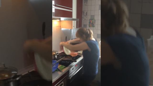 Научились переворачивать блины смотреть онлайн
