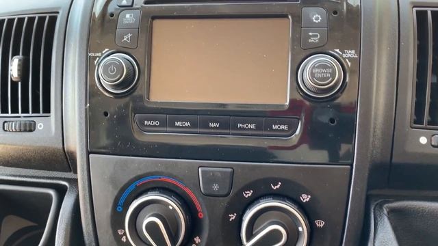 Peugeot Boxer Hdi 130ps Blue 335 L2H2 Professional Panel Van with Sat Nav & Air Con смотреть онлайн