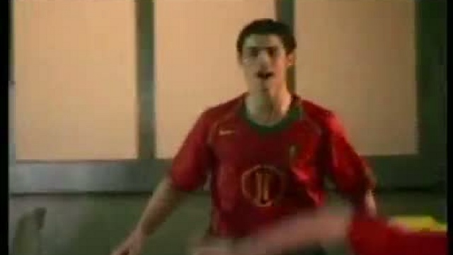 Nike footbal commercial - Joga Bonito - Brazil vs Portugal ("Ole!") EURO 2004. смотреть онлайн