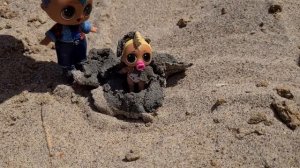 МАЛЫШ СБЕЖАЛ НА МОРЕ??♀️ Семейка ЛОЛ сюрприз ВИКИ И ПАНКИ куклы Смешные МУЛЬТИКИ ДАРИНЕЛКА