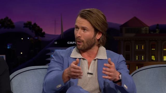 Glen Powell Had a Dance Battle v Tom Cruise смотреть онлайн