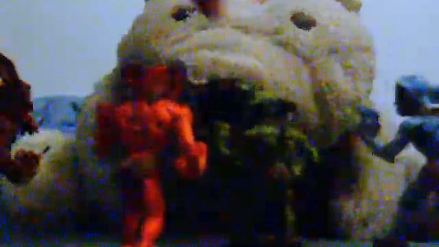 Overlord Minion figurines vs. polar bear смотреть онлайн