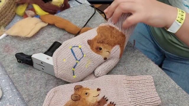 живопись шерстью на варежках смотреть онлайн