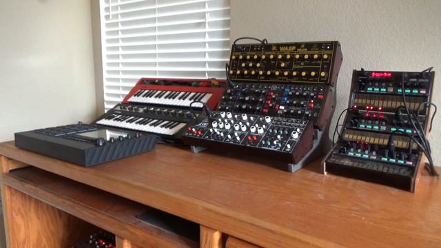 Akai MPC Live II - Behringer CAT - Wasp - Model D - Yamaha Reface CP & YC - Korg Volca FM X3 смотреть онлайн
