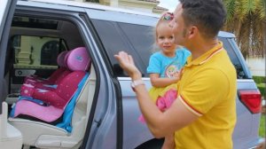 Мы в машине. Детская песня от Майи и Маши.