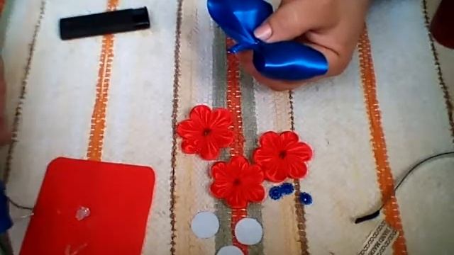 Красные цветы на синем ободке-супер сочетание ;-) смотреть онлайн