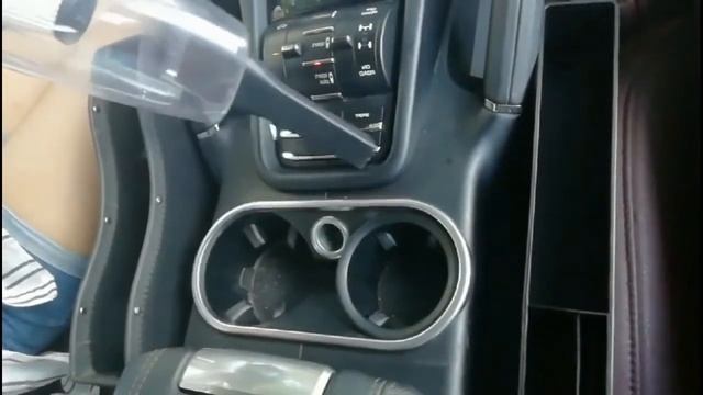 Ручной беспроводной автомобильный пылесос R-6054 смотреть онлайн