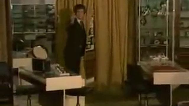 Monty Python - I'd Like To Buy A Hearing Aid смотреть онлайн