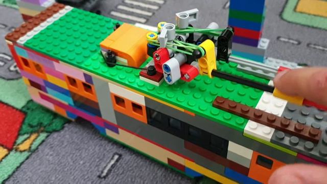 LEGO Trolleybus + mechanism explained смотреть онлайн