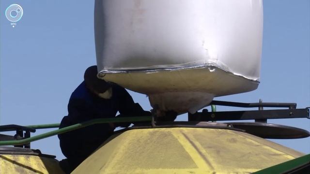 Больше 200 тысяч гектаров засеяли аграрии в Новосибирской области смотреть онлайн