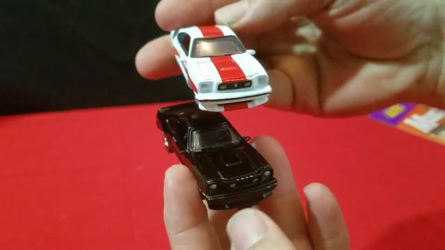 Comparison Video Johnny Lightning & Green Light