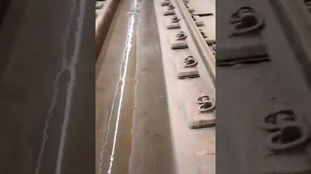 Что делать, если упал на рельсы в метро,безопасность смотреть онлайн