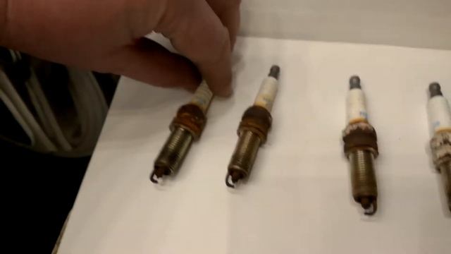 Первая замена свечей зажигания на Kia Rio 60000 км. пробега. Автомобиль Kia Rio замена свечей | Kia смотреть онлайн