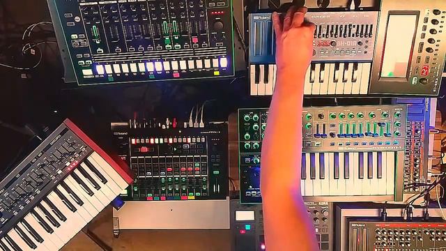 Acid Room + Kit 57 + Jive Dub + JX03 + TR8 + SH01a + TB3 + Roland Aira смотреть онлайн