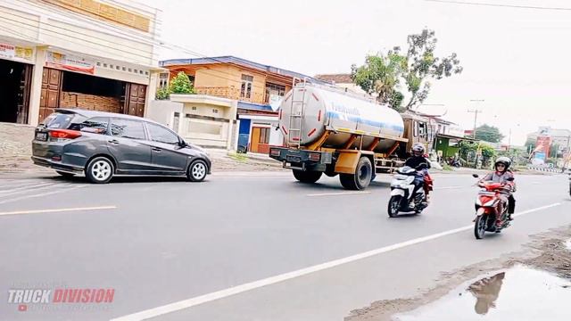 MERCEDES BENZ AXOR,UD TRUCKS,MITSUBISHI FUSO FIGHTER,ISUZU MOTORS,MOBIL TRUK HINO,WINGBOX,TENGKI смотреть онлайн