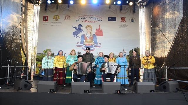 Родила меня мать в стогу. Фестиваль "Казачья станица" в Царицыно, Москва, 2016. смотреть онлайн