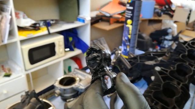 BMW F10 Чистим коллектор и гбц грецким орехом. смотреть онлайн