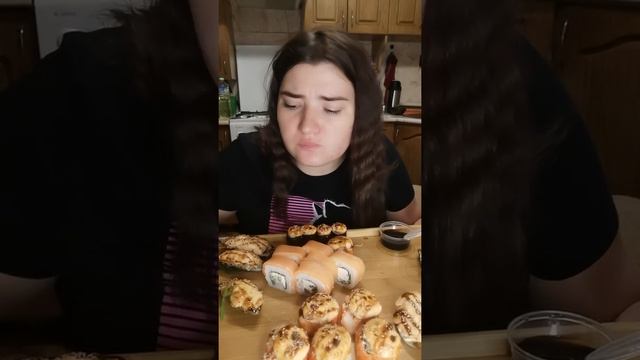 Mukbang big rolls и вкуснейшая мидия киви смотреть онлайн