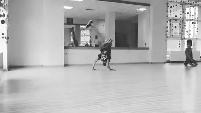 ВНИМАНИЕ крутая связочка BBOY PAUK BREAKMASTERS смотреть онлайн