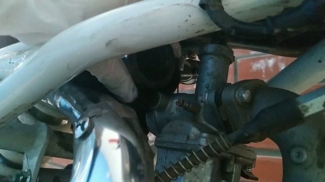 Обслуживание питбайка | Смазка цепи | Пропитываю фильтр смотреть онлайн