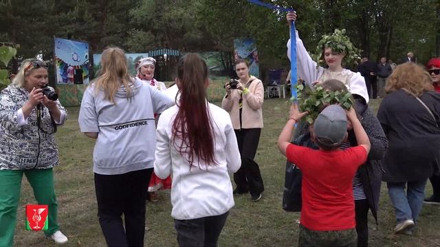 В селе Черсево в честь праздника Святой Троицы провели фестиваль «Русская берёзка» смотреть онлайн