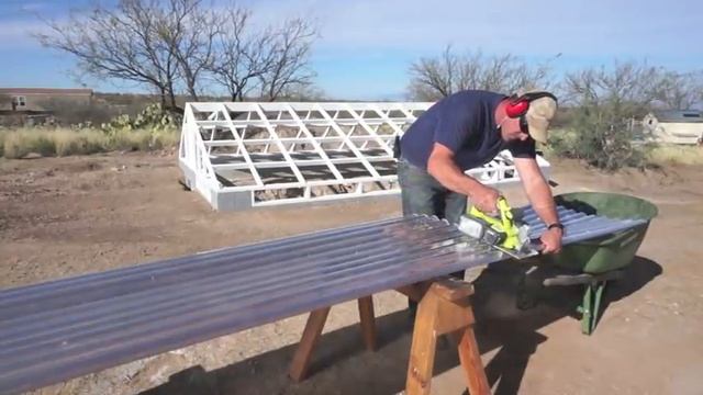 Installing TUFTEX PolyCarb Clear Panels on Greenhouse смотреть онлайн