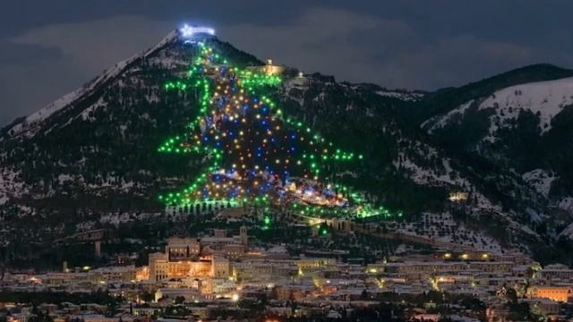 ЛУЧШИЕ новогодние ёлки мира | Самые красивые ёлки на НОВЫЙ ГОД | КРАСОТА! смотреть онлайн