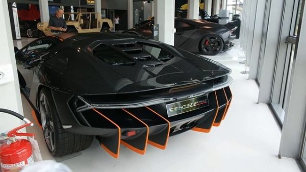 Lamborghini Sesto Elemento Музей ЛАМБОРГИНИ В Италии  Museum of LAMBORGINI Sant’Agata Bolognese