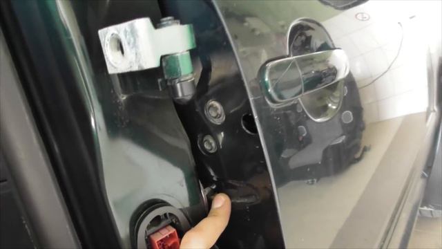 Skoda Superb 2003 - Заклинил замок передней двери