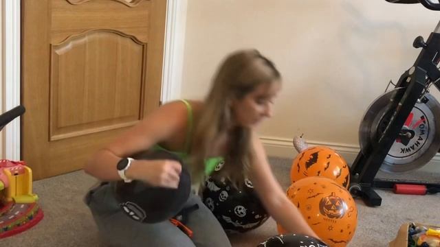 HALLOWEEN PARTY BALLOONS INFLATING AND DEFLATING ASMR смотреть онлайн
