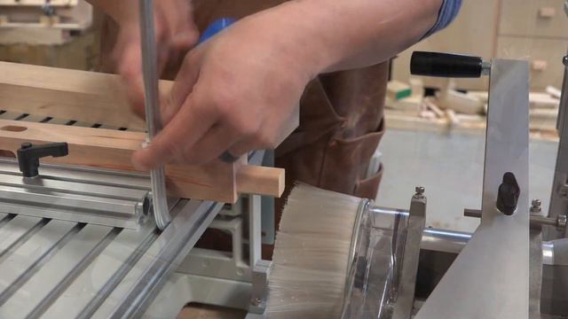 Building a Set of Dining Chairs смотреть онлайн