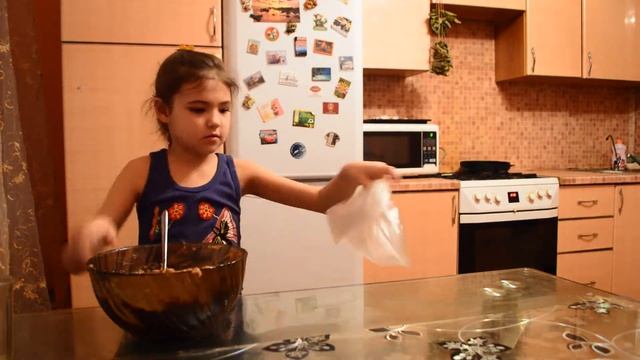 Пирожное картошка. Вкусные десерты руками ребенка смотреть онлайн
