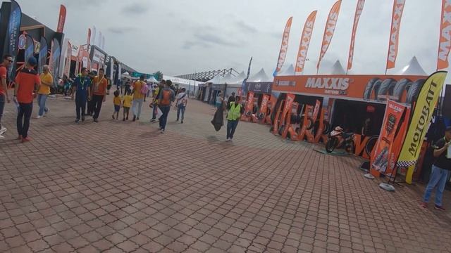 Follow Me To MotoGP Sepang 2022... смотреть онлайн