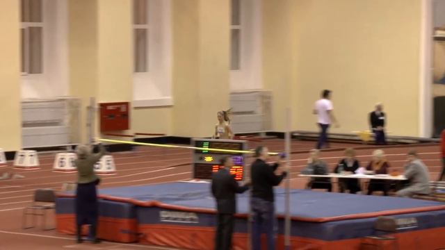 4х200м девушки - 1 забег. Первенство СПБ 97-98 (10.01.2014) смотреть онлайн