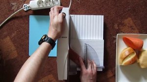 Ломтерезка BOSCH MAS 4201N в работе.