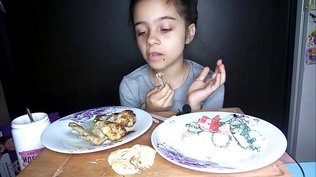 Куриные крылышки_салат_мукбанг/любите ли Вы лимон так как люблю его я😋/Chicken wings #asmr #Mukbang смотреть онлайн