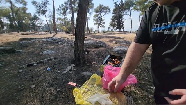 Взял Маму и Кролика на Мангал в лес. Жизнь с Мамой в Израиле. Жарим крылашки и разговариваем. смотреть онлайн